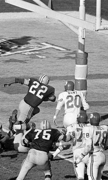 NFL at 100: Packers beat Chiefs in first Super Bowl